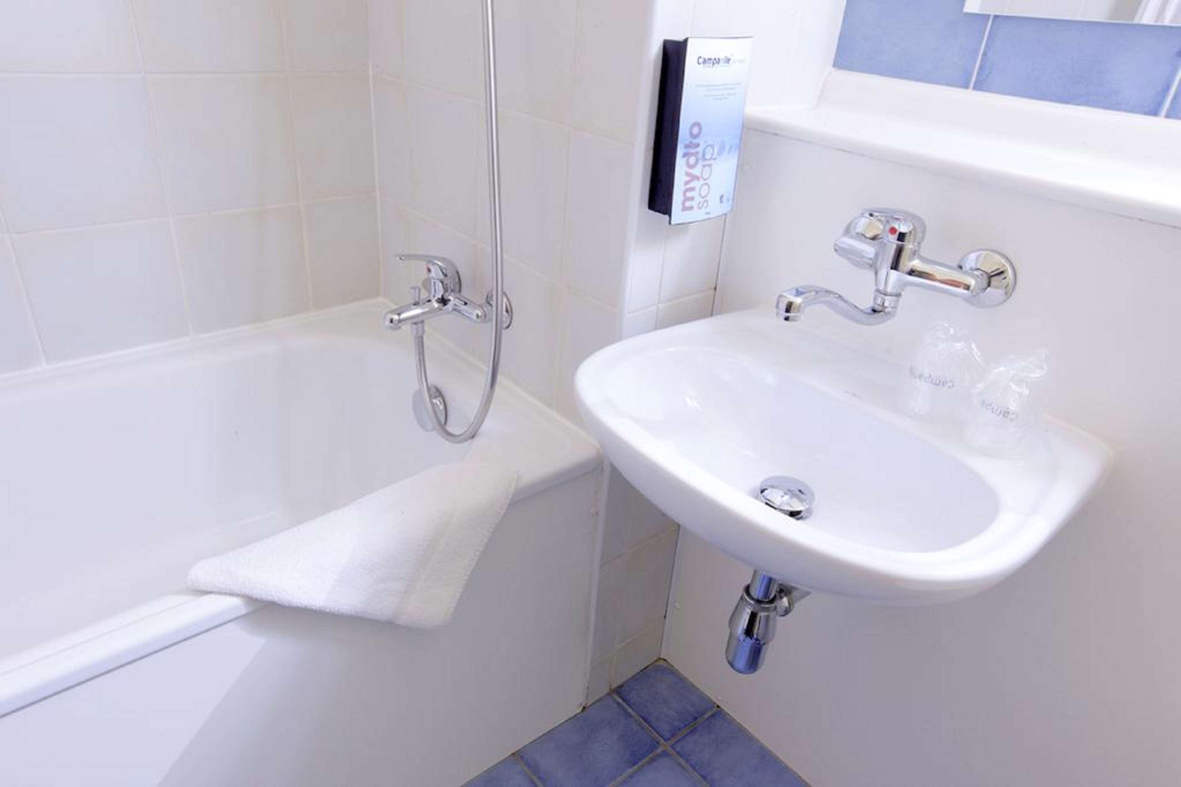 Kyriad Niort - Hotel 3*