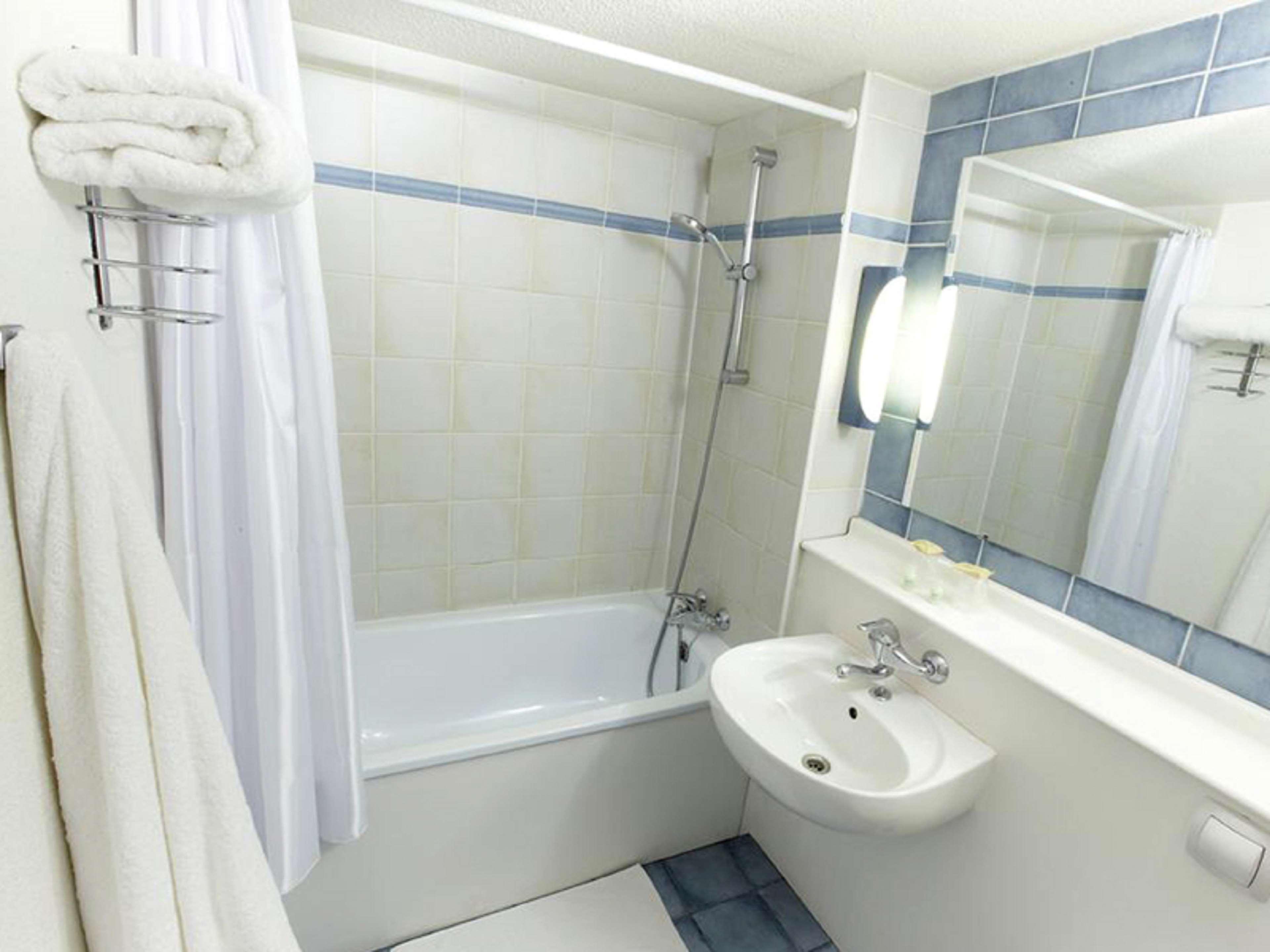 Kyriad Niort - Hotel